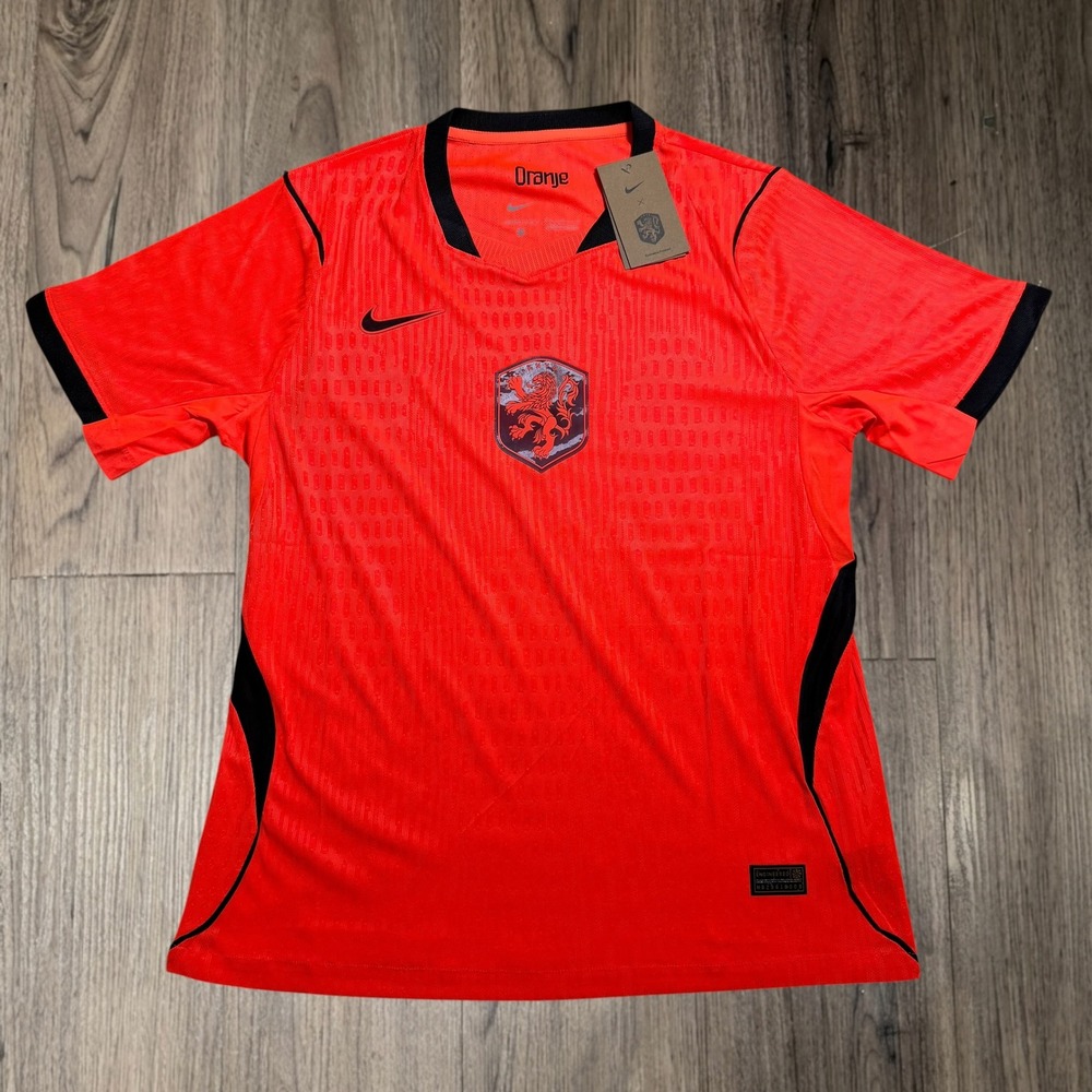 Nike Netherlands 2026 Home Soccer Jersey Size Medium Orange Aero-Fit Lion Crest